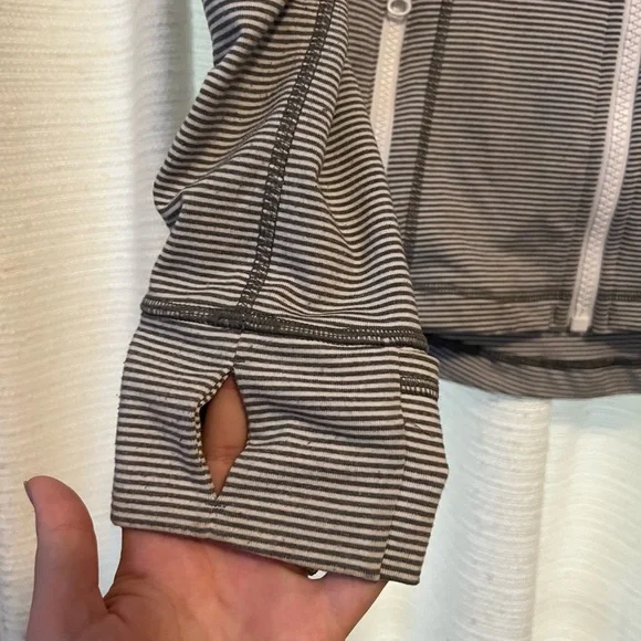 Lululemon Define Jacket Sz 12 In Tonka
Stripe Heathered Slate White - Picture 7 of 13